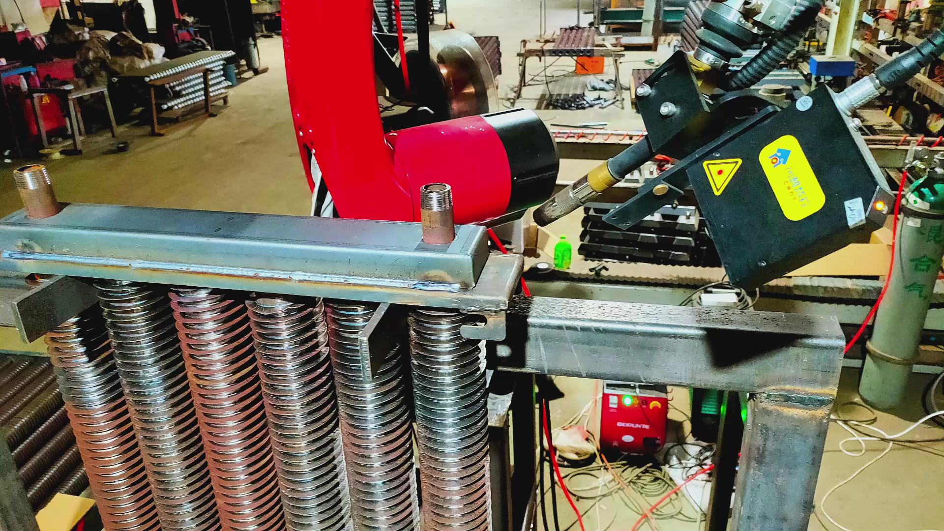 激光視覺焊縫跟蹤與路徑規劃技術助力暖氣片焊接自動化升級