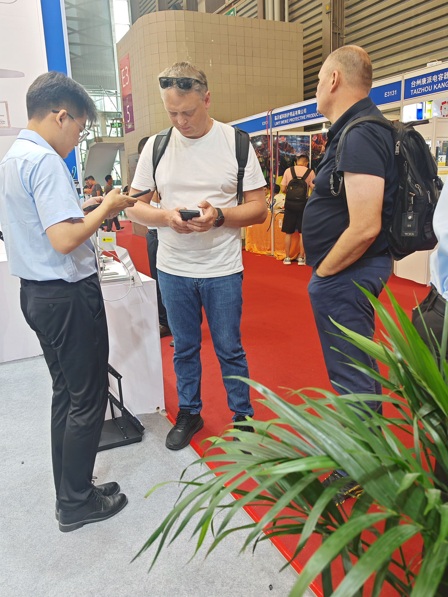 創(chuàng)想智控亮相第28屆北京·埃森焊接展,免示教與零前置焊縫跟蹤技術(shù)引爆現(xiàn)場關(guān)注 創(chuàng)想智控亮相第28屆北京·埃森焊接展,免示教與零前置焊縫跟蹤技術(shù)引爆現(xiàn)場關(guān)注